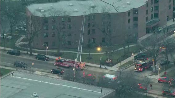 3 hospitalized after Irving Park apartment fire
