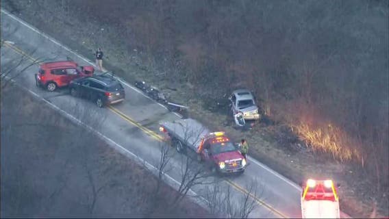 Palos Hills multi-vehicle crash with entrapment prompts road closure