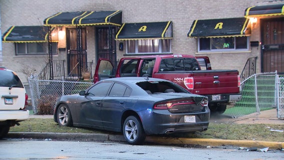Chicago gunmen in stolen car shoot victim in chest after traffic crash: police