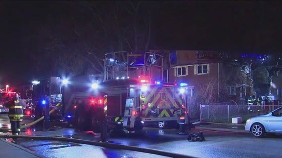 Fire rips through multiple townhomes in suburban Chicago