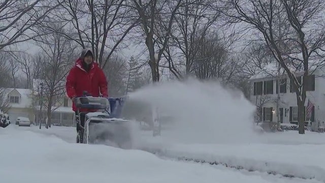 Chicago's north suburbs get pounded by snow, with 4 to 8 inches falling