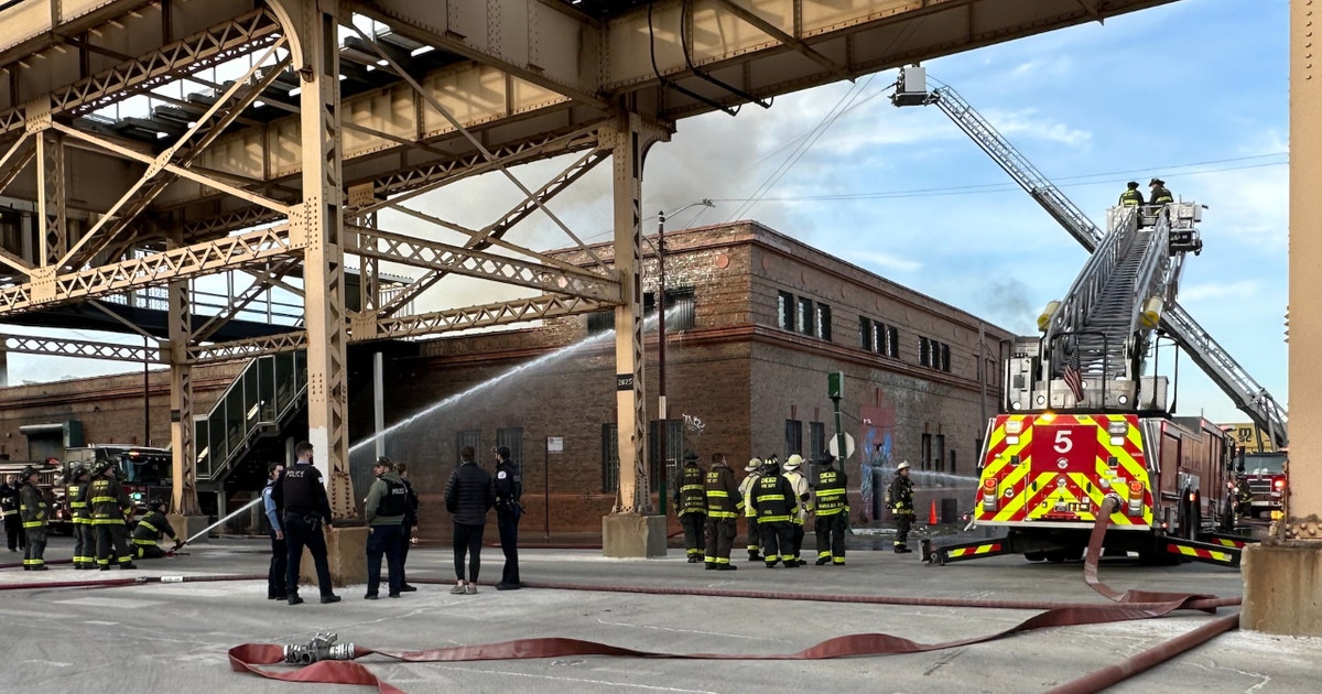 Chicago crews battle fire in West Side Austin neighborhood | FOX 32 Chicago