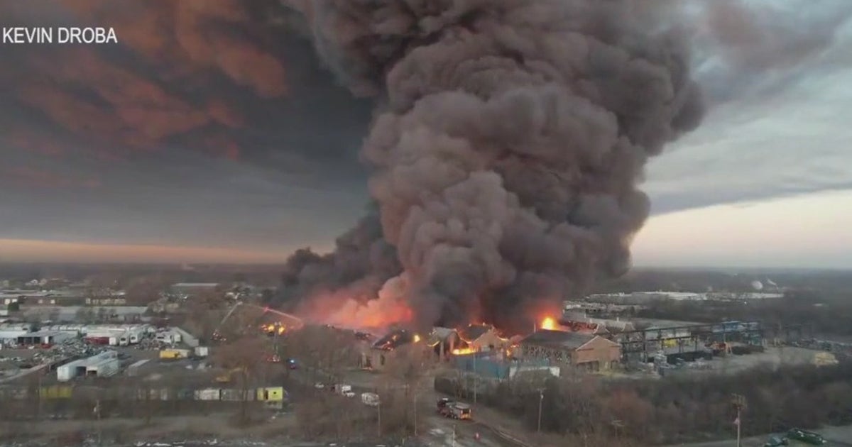 Massive fire breaks out at Chicago Heights warehouse | FOX 32 Chicago