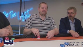 Blind Chicago man inspires other with his passion for playing poker