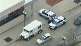 Armored truck guard shot, wounded while leaving Chicago business