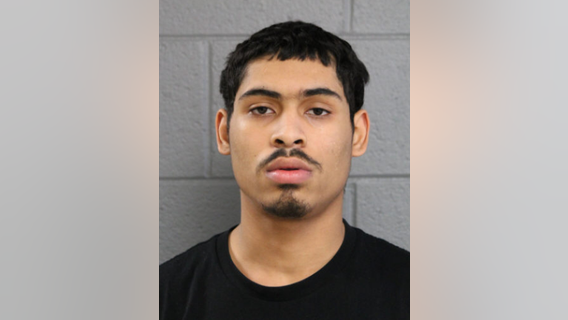 Dixmoor man suspected of robbing 3 people at gunpoint arrested