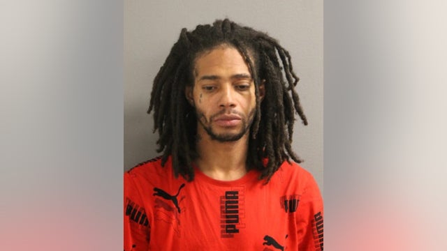 Chicago felon charged with having gun, knife on CTA property: police