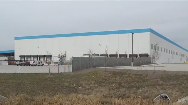 Chicagoans call on Amazon to hire West Side residents at new site