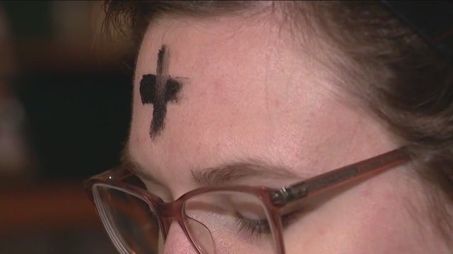 Chicago-area churches set up shop out in the community for Ash Wednesday