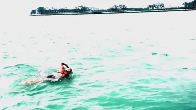 Chicagoan Qing Li wins gold medal at Ice Swimming World Championships