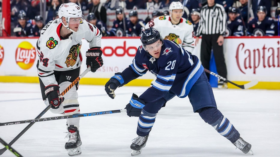 Wheeler scores 2 to lead Jets in 4-1 win over Blackhawks