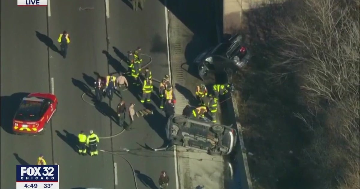 Child among 3 injured in rollover crash on Chicago's I-290 | FOX 32 Chicago