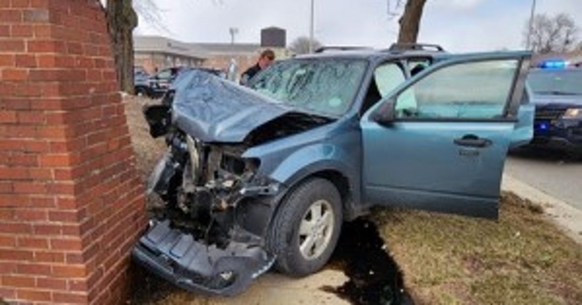 Five women injured in crash in Arlington Heights | FOX 32 Chicago