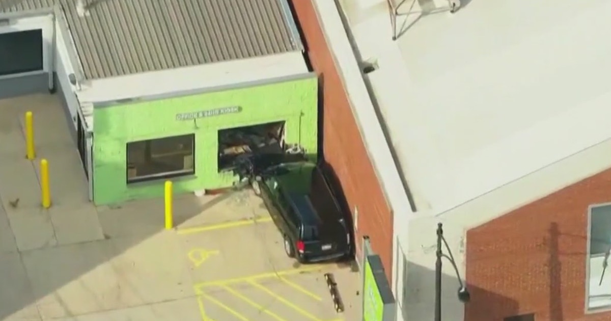 Car slams into building in Logan Square | FOX 32 Chicago