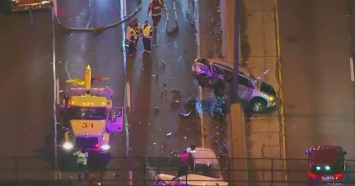4 hospitalized after multi-car crash on Eisenhower Expressway | FOX 32 ...
