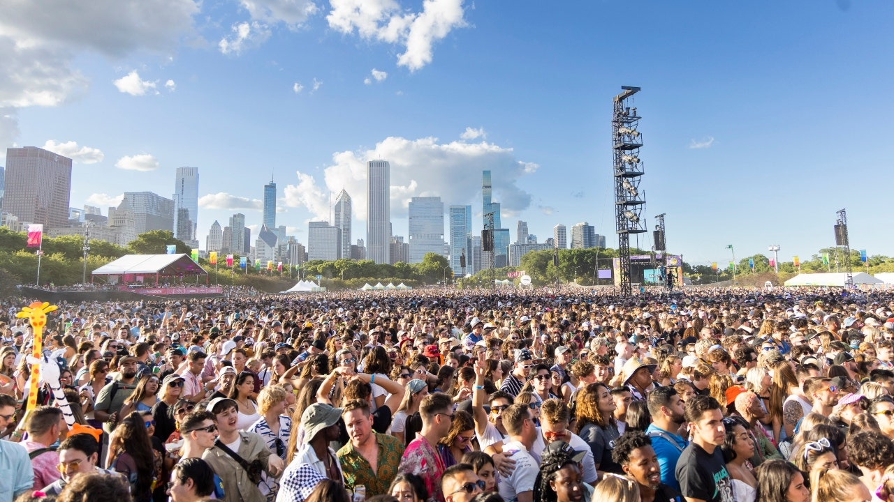 Opening day of Lollapalooza in Chicago means Metra trains full of high  schoolers in glitter and jerseys from Naperville, Glenview…