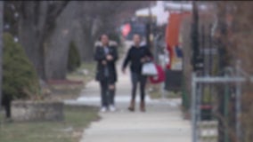 10 armed robberies in under 2 hours across two Chicago neighborhoods