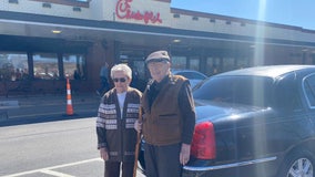 Couple celebrates 72nd wedding anniversary with limo ride to Chick-fil-A