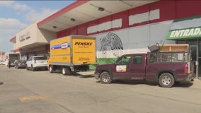 Little Village Discount Mall vendors say goodbye to community hub