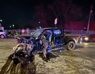 1 dead after multi-car crash on Chicago's Southwest Side - CBS Chicago