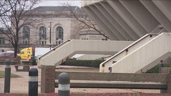 Immigrant jailed while waiting to testify in trial sues Will County Sheriff