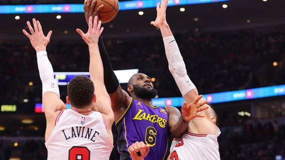 LeBron James, Anthony Davis lead Lakers past Bulls 121-110