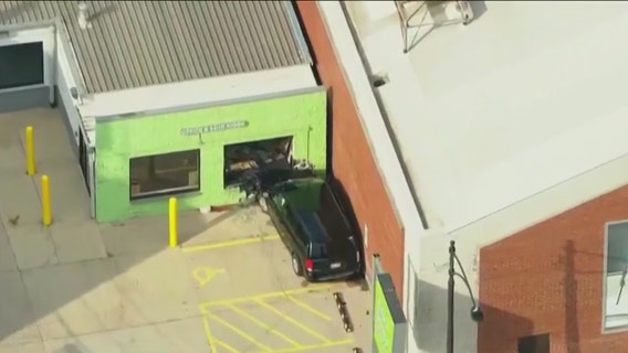 Car slams into building in Logan Square