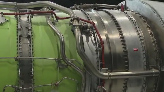 Chicago aviation students receive engine donation from American Airlines