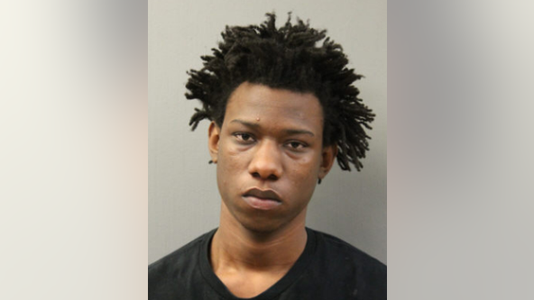 Chicago man charged in Bucktown armed carjacking: police