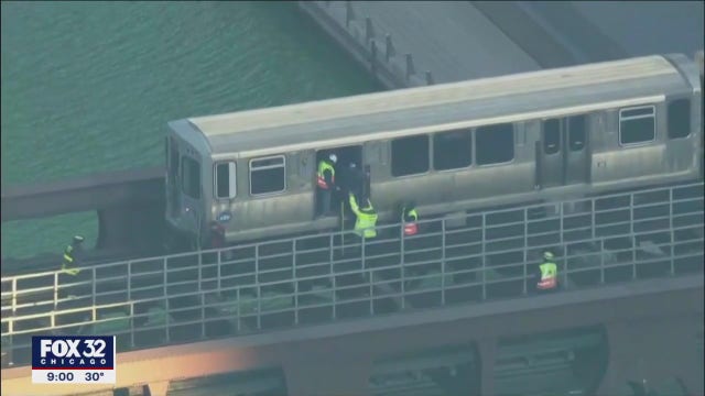 Chicago CTA riders evacuated after tracks lose power