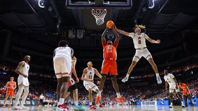 Arkansas holds off Illinois 73-63 with big defensive effort