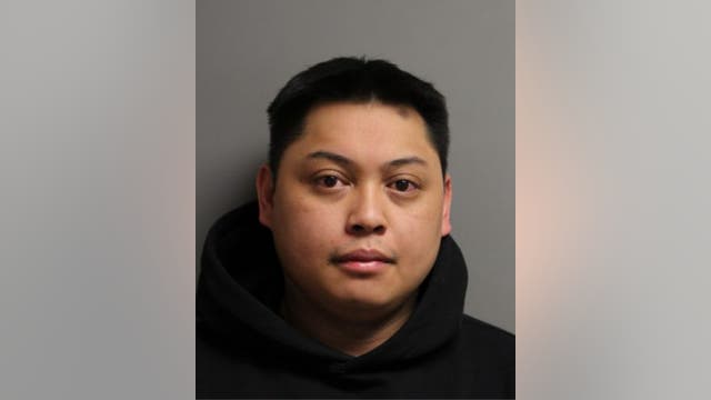 Chicago police officer charged with sexually abusing minor, bail set at $10K