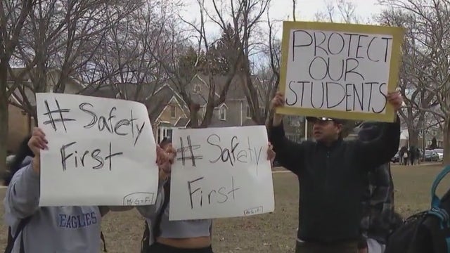 Taft High School students stage walk-out over threat deemed non-credible by Chicago police