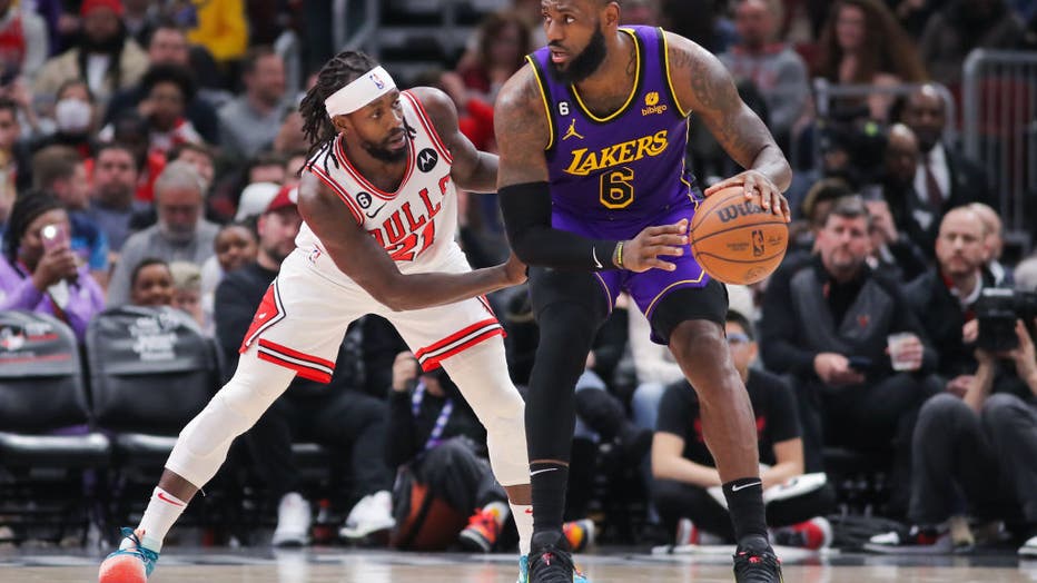 LeBron James, Anthony Davis Lead Lakers Past Bulls 121-110