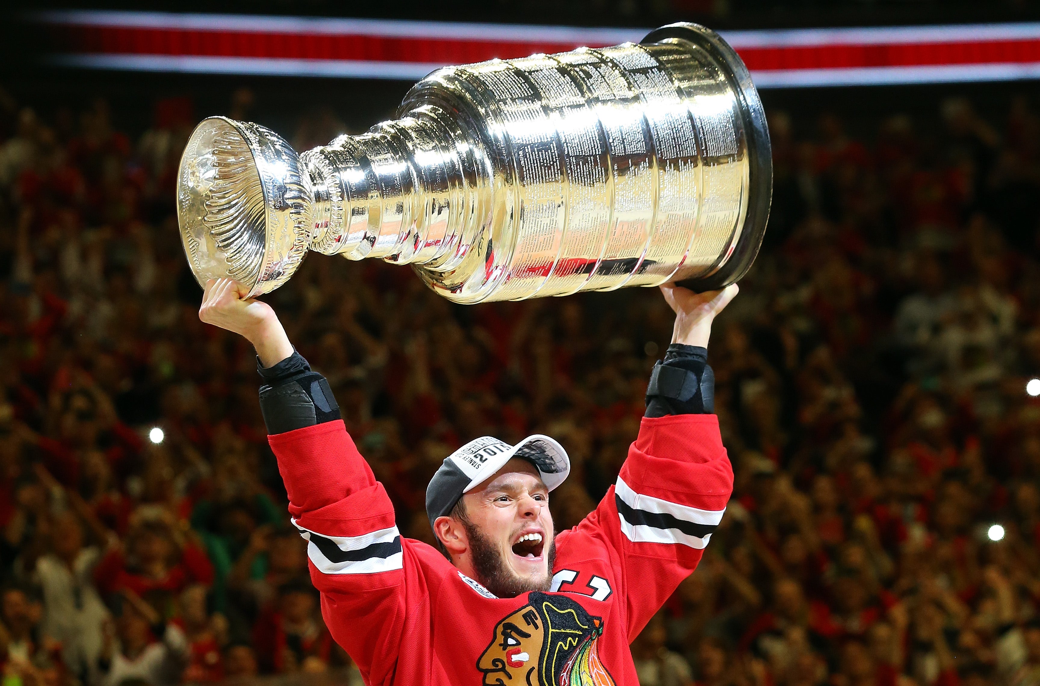 Jonathan Toews, captain of Chicago Blackhawks dynasty, retires from NHL