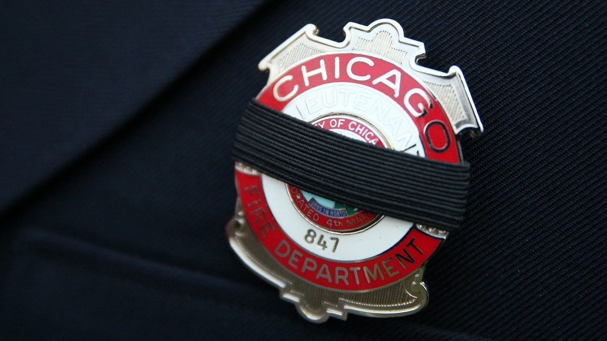 Man gets 28 years for luring Chicago firefighters into home, threatening them with knife