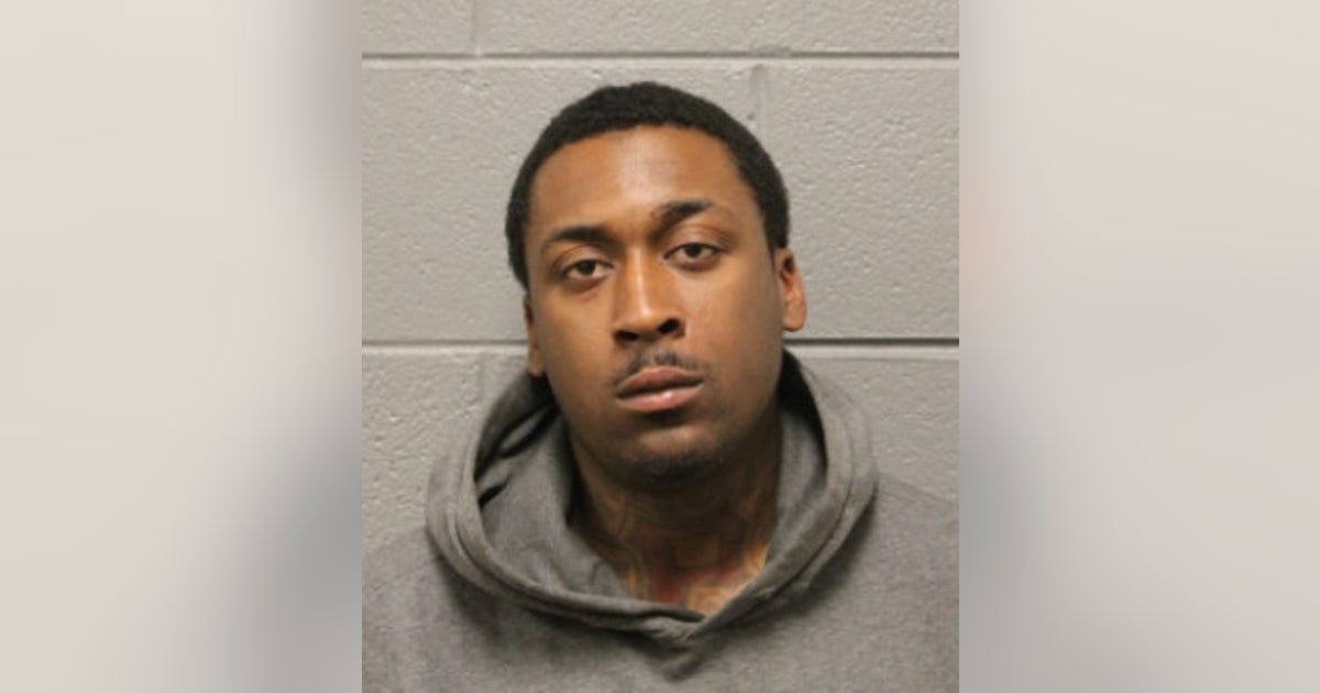 Man, 23, charged with robbing woman at gunpoint on Chicago's West Side ...