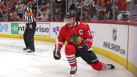 Toews, Blackhawks lose 5-4 to Flyers in finale