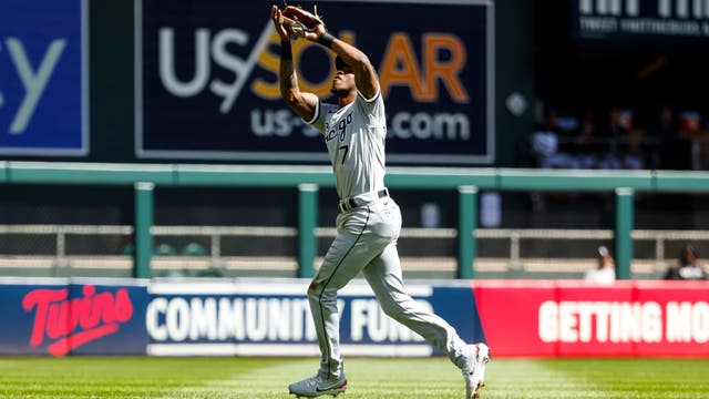 White Sox SS Anderson leaves game with knee soreness