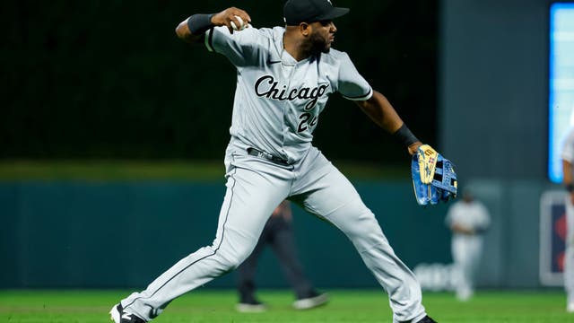 Twins beat White Sox 4-3 in 10 innings on throwing error