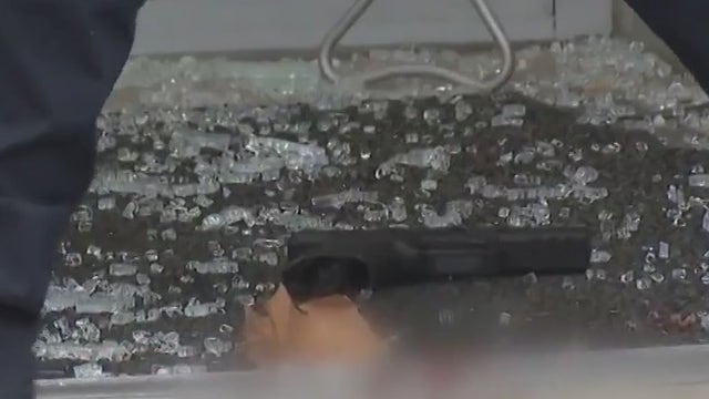 Store manager with a gun shoots and kills robber with a gun, Chicago police say