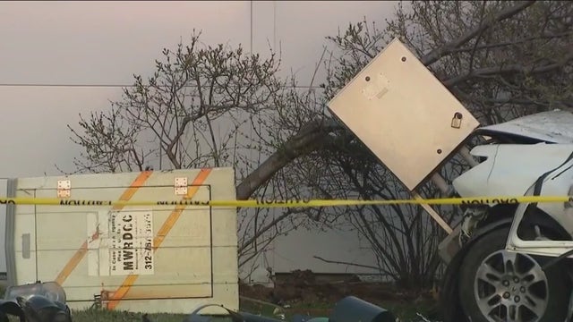 Driver killed after crashing into lightpost, tree in West Lawn