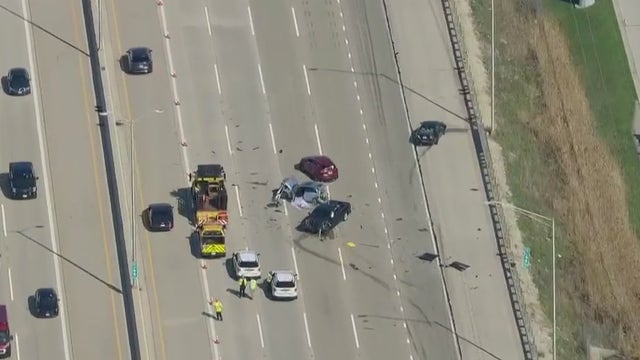 1 dead in multi-vehicle crash in Cook County, 3 others injured