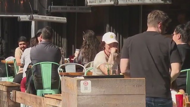 Families bask in warm weather while enjoying Easter celebrations around Chicago