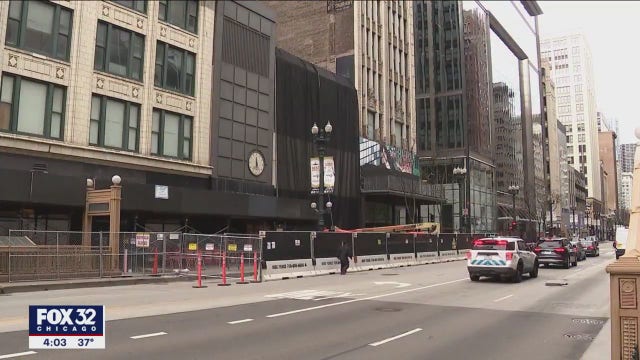Demolition begins on downtown Chicago building