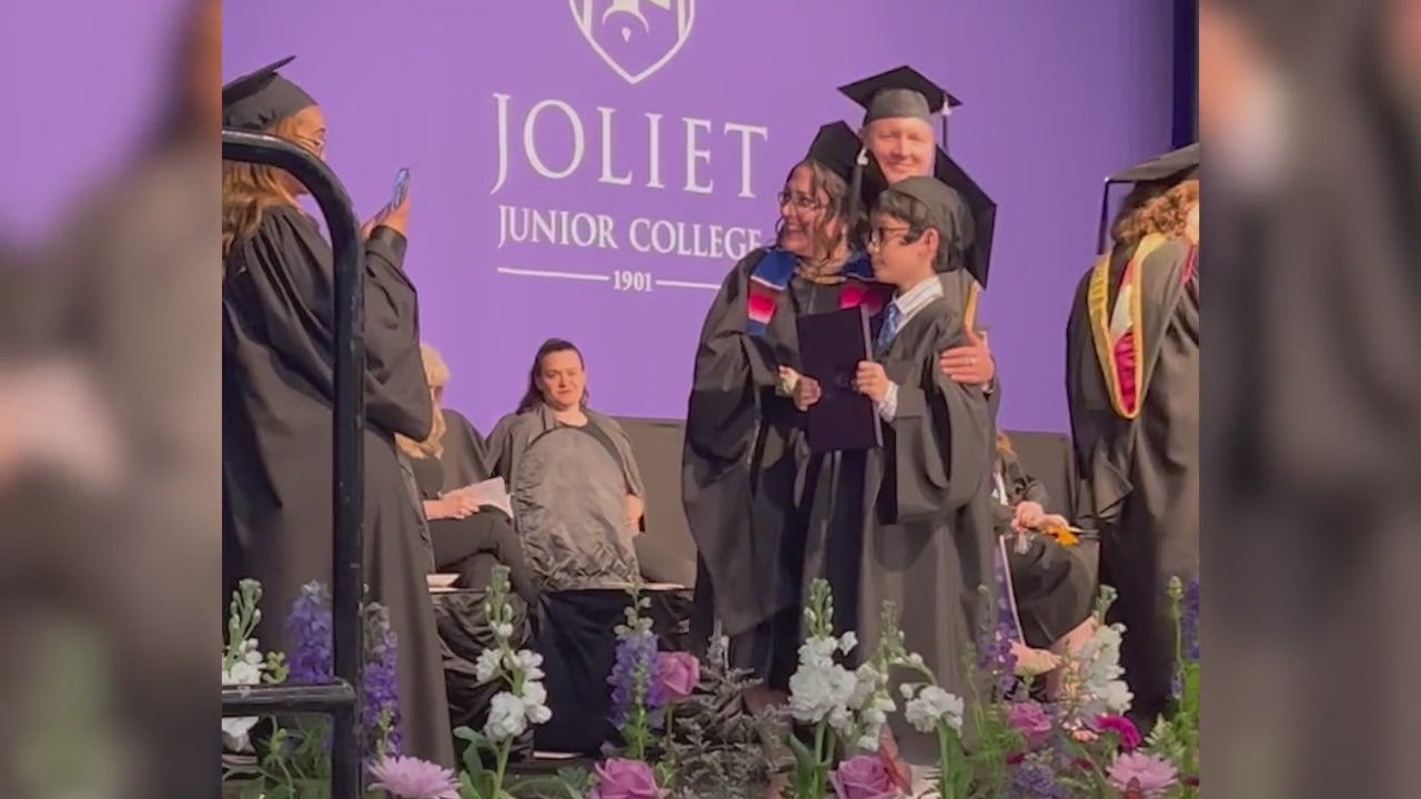 Illinois 12-year-old graduates from junior college, plans to pursue higher education