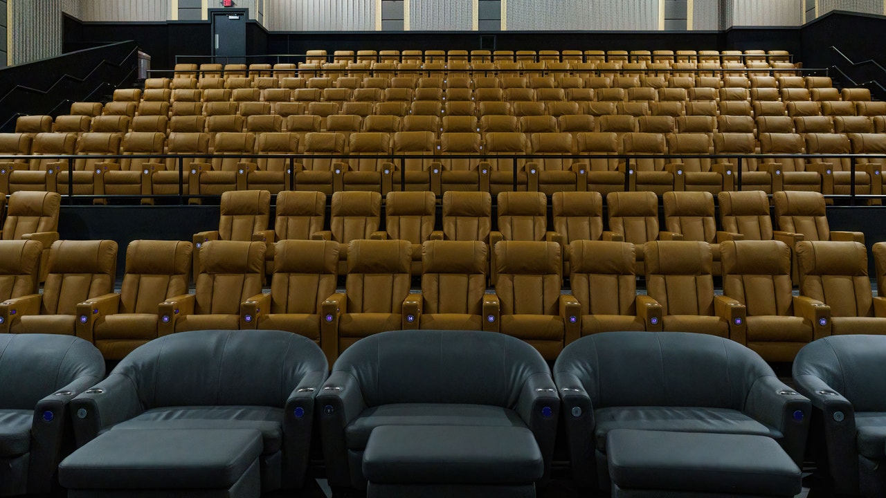 Illinois' Largest Movie Theater Screen Opens This Week In Batavia | FOX ...