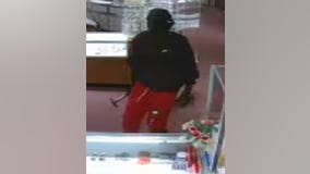 Hammer-wielding robbers target suburban mall