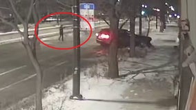 Video shows off-duty Chicago cop exchange gunfire with suspect who stole his vehicle