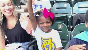 Chicago elementary school students celebrate reading accomplishments at White Sox game